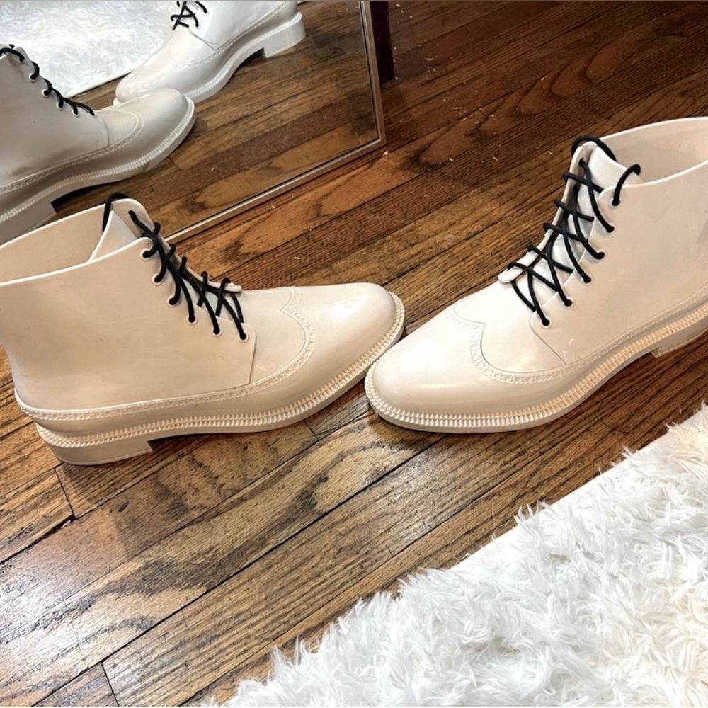 Melissa Sz 9 (40) Off White Boots